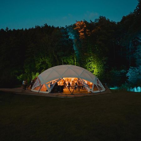 Daft Hotel & Glamping Мальмеди Экстерьер фото