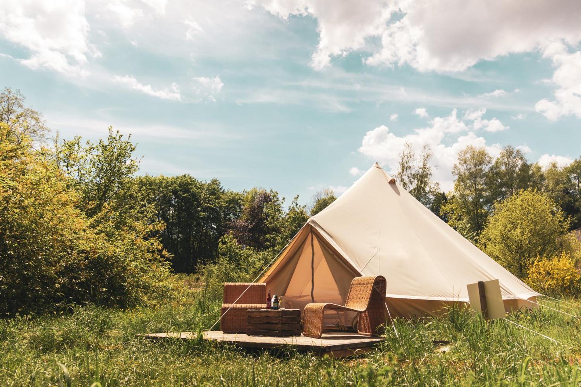 Daft Hotel & Glamping Мальмеди Экстерьер фото