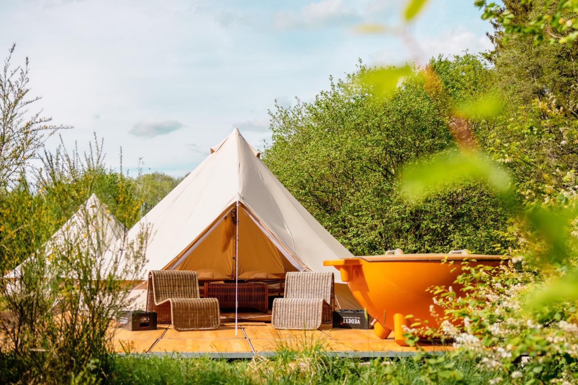 Daft Hotel & Glamping Мальмеди Экстерьер фото