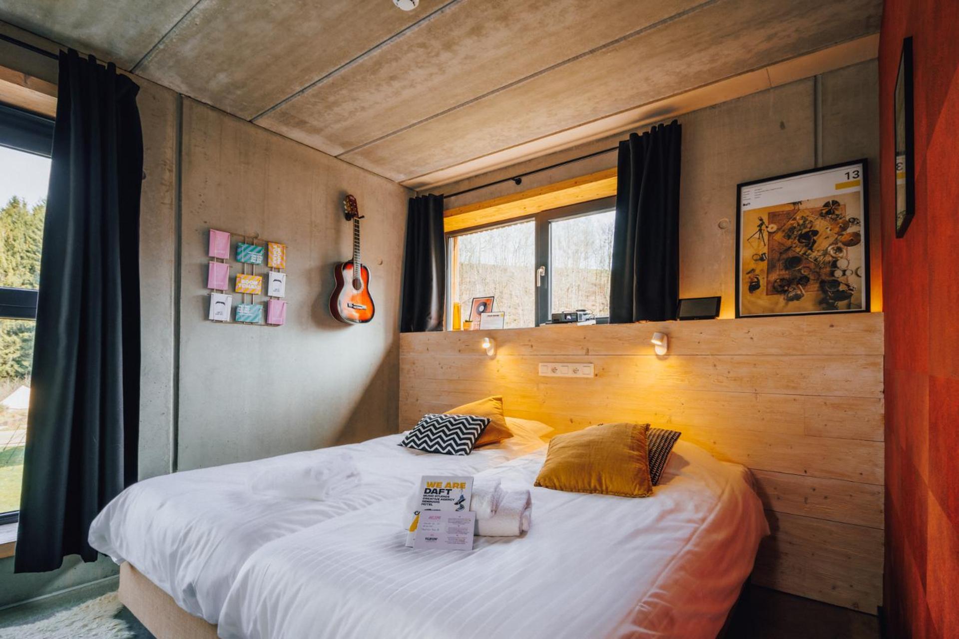Daft Hotel & Glamping Мальмеди Экстерьер фото