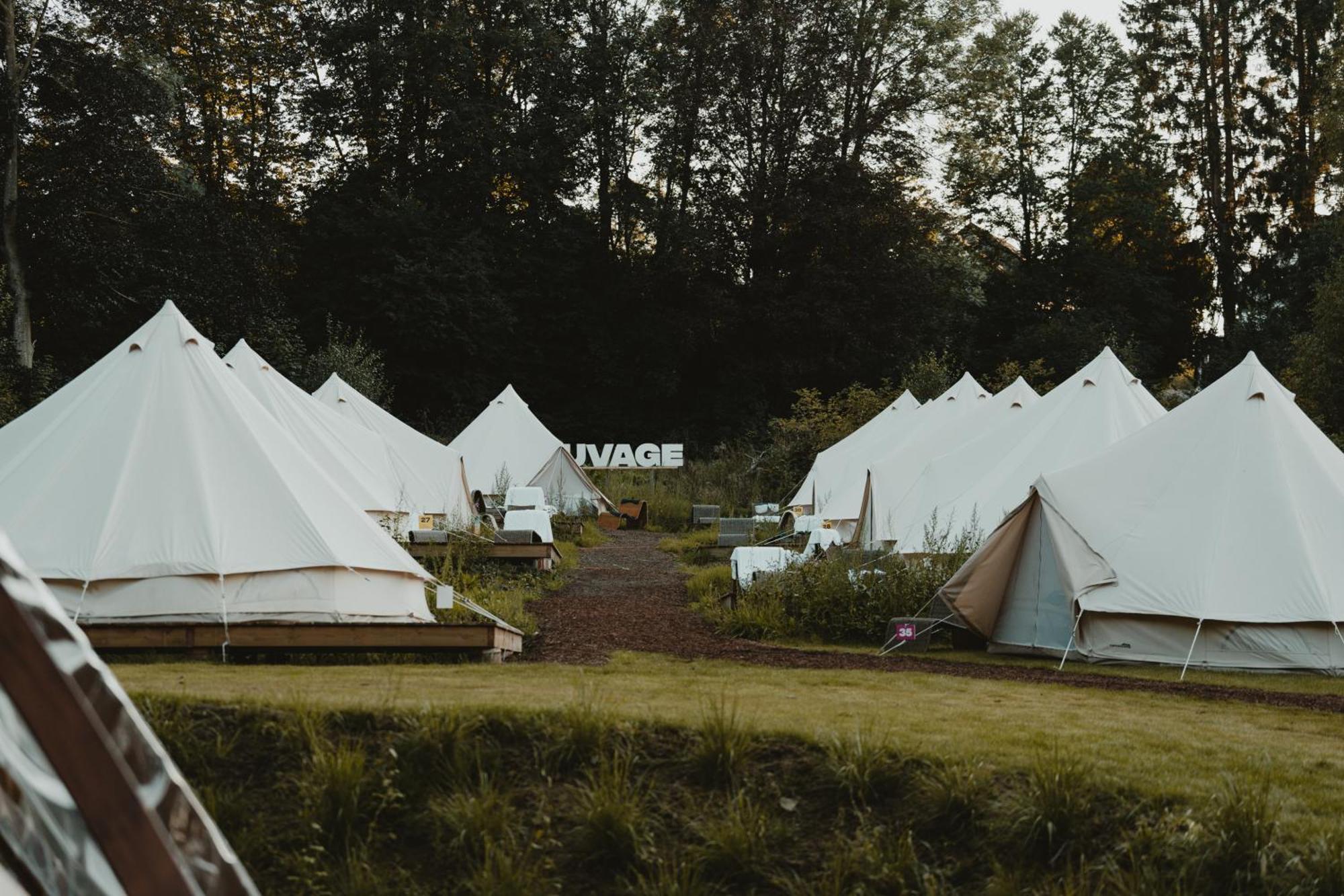Daft Hotel & Glamping Мальмеди Экстерьер фото